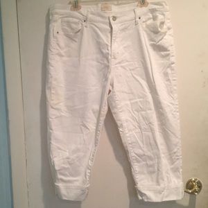 Levi’s- White Jean Capris